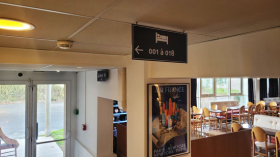 signalétique d'hôtel 3 étoiles chez geographotel panneau directionnel